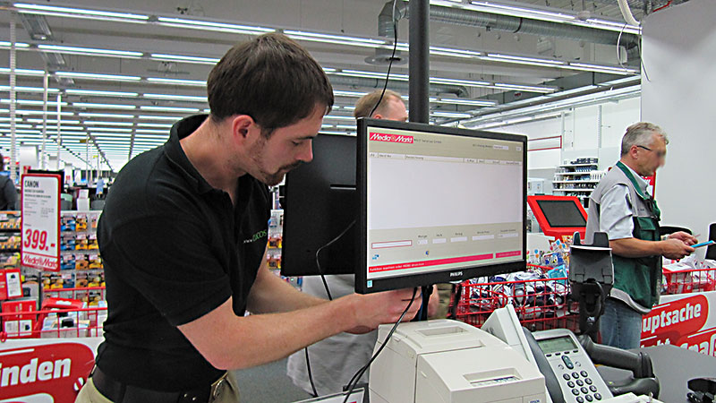 Montage für digitale Kundenleitsysteme - Unsere Montage- und Serviceteams stehen Ihnen vor, während und nach der Installation mit Ihrem Know-how zur Verfügung. Für die individuellen Aufgabenstellungen in den jeweiligen Objekten finden die geschulten Augen unserer Mitarbeiter immer eine Lösung.